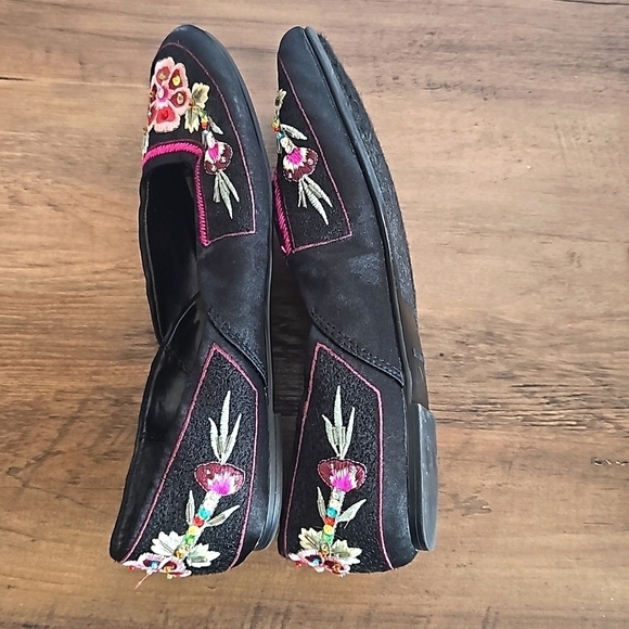 NO Boundaries Embroidered Floral Flats size 6 Excellent used Shape - Picture 8 of 9